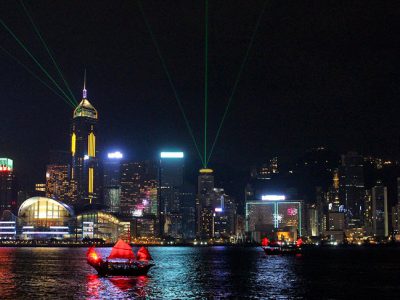 hong-kong-attractions-skyline-night-with-junk